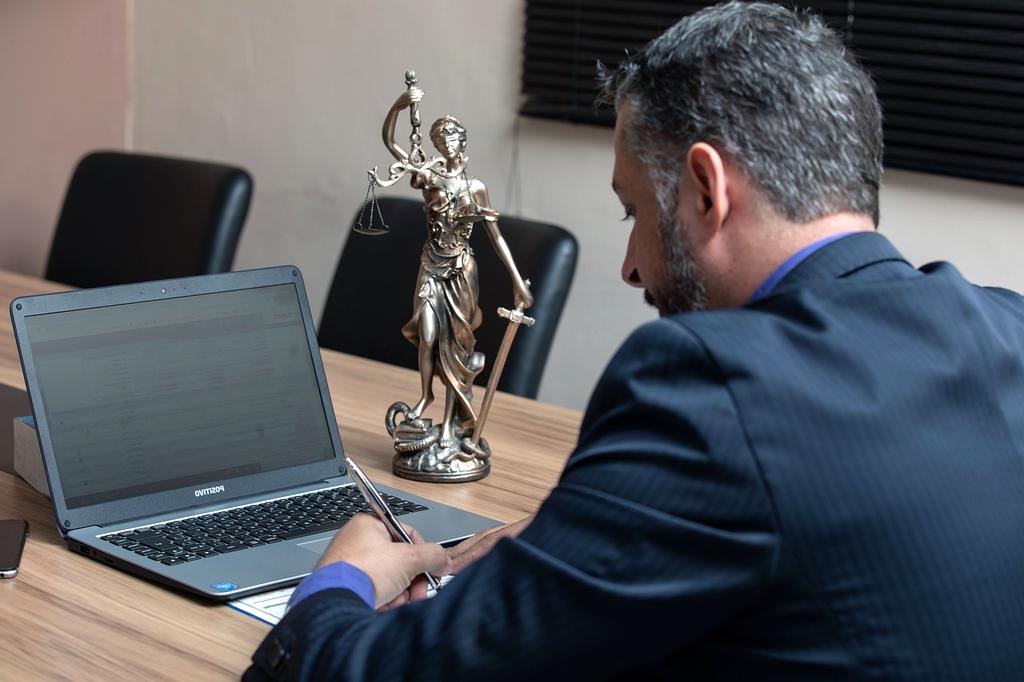 Πορτραίτο Νομικού Συμβούλου σε γραφείο
